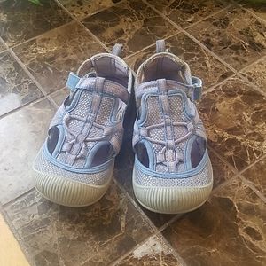 Toddler size 8 oshkosh sandal/ shoes